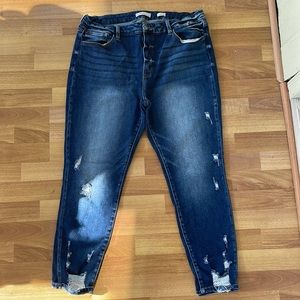 SOLD Kancan skinny distressed dark wash Capri jeans